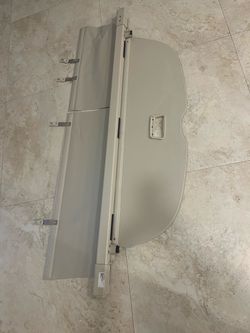 Nissan retractable Cargo cover