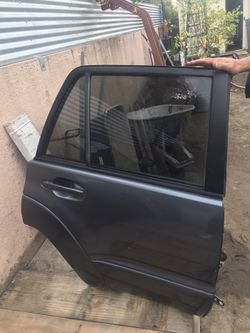 2005 Toyota forerunner door