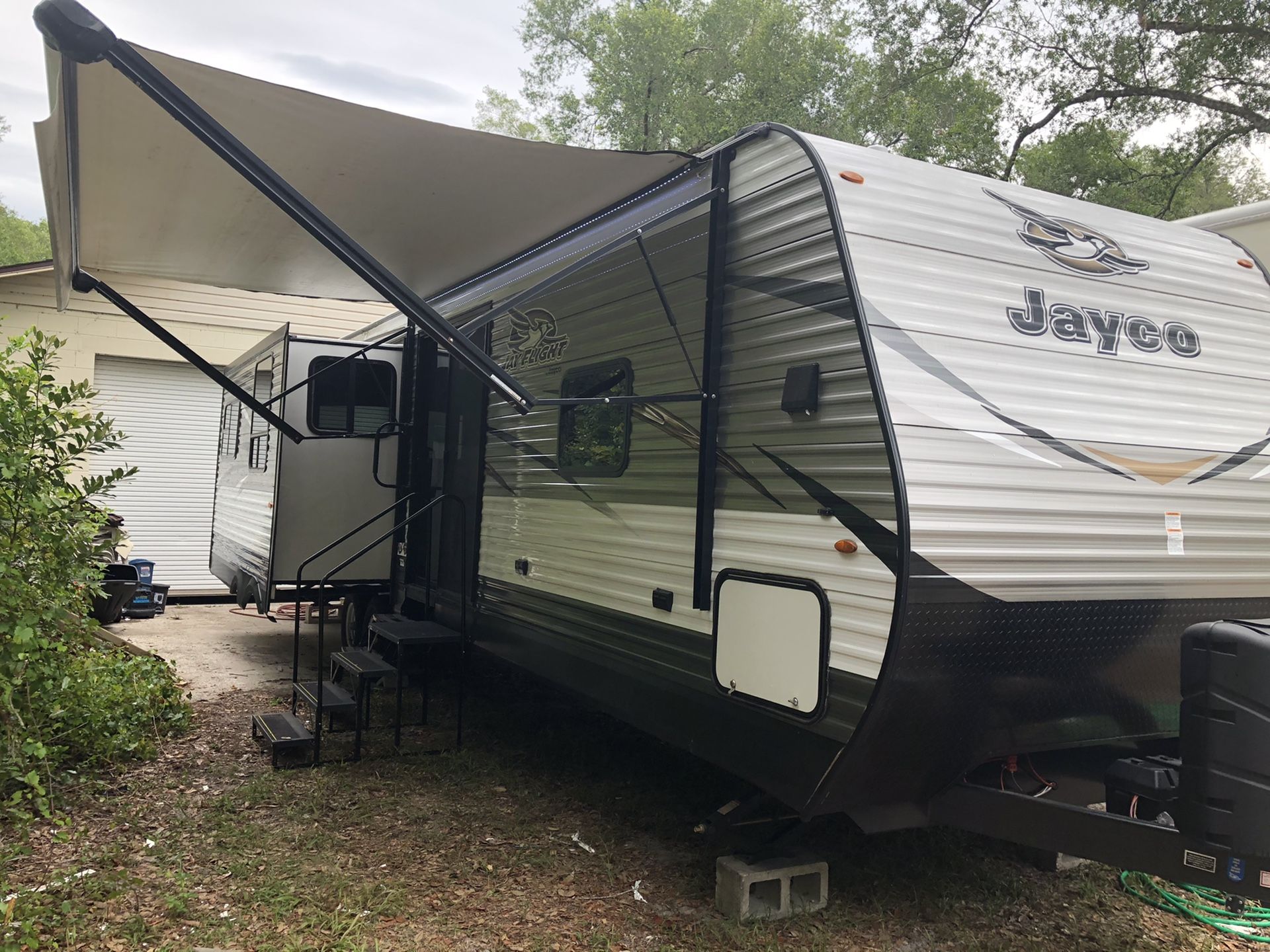 2018 JAYCO JAY FLIGHT 34RSBS WITH SLIDING GLASS DOORS HANDICAP ACCESS!