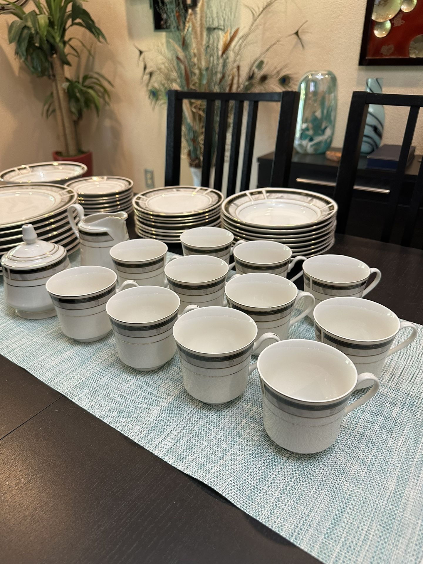 47 Piece Fine China Set (NEW)