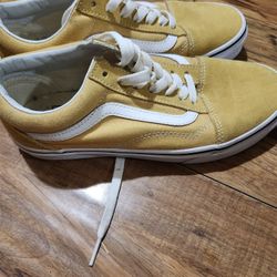 New Vans Womens Size 7