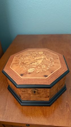 Vintage Music Playing Jewelry Box