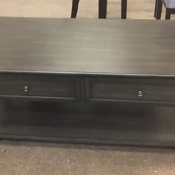 Three piece occasional table set