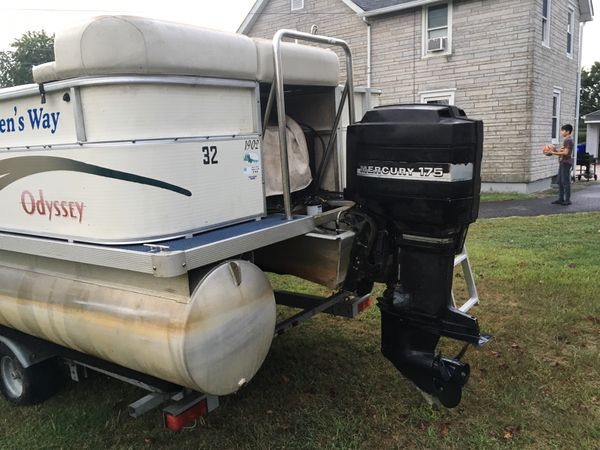 2004 aluminum pontoon boat