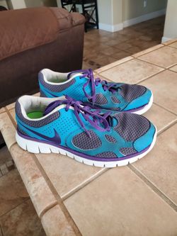 Shoes ( Nike ) Size 6.5