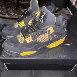Jordan 4 Thunder 