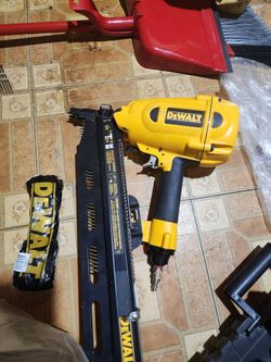 Dealt heavy duty 3-1/2 full round head framing nailer