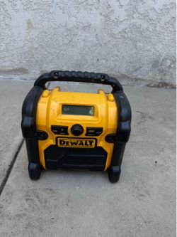 Dewalt job site radio