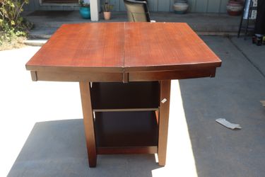 Dining room Table set. 4 Chairs included