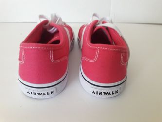 Girls Airwalk tennis shoes size 4
