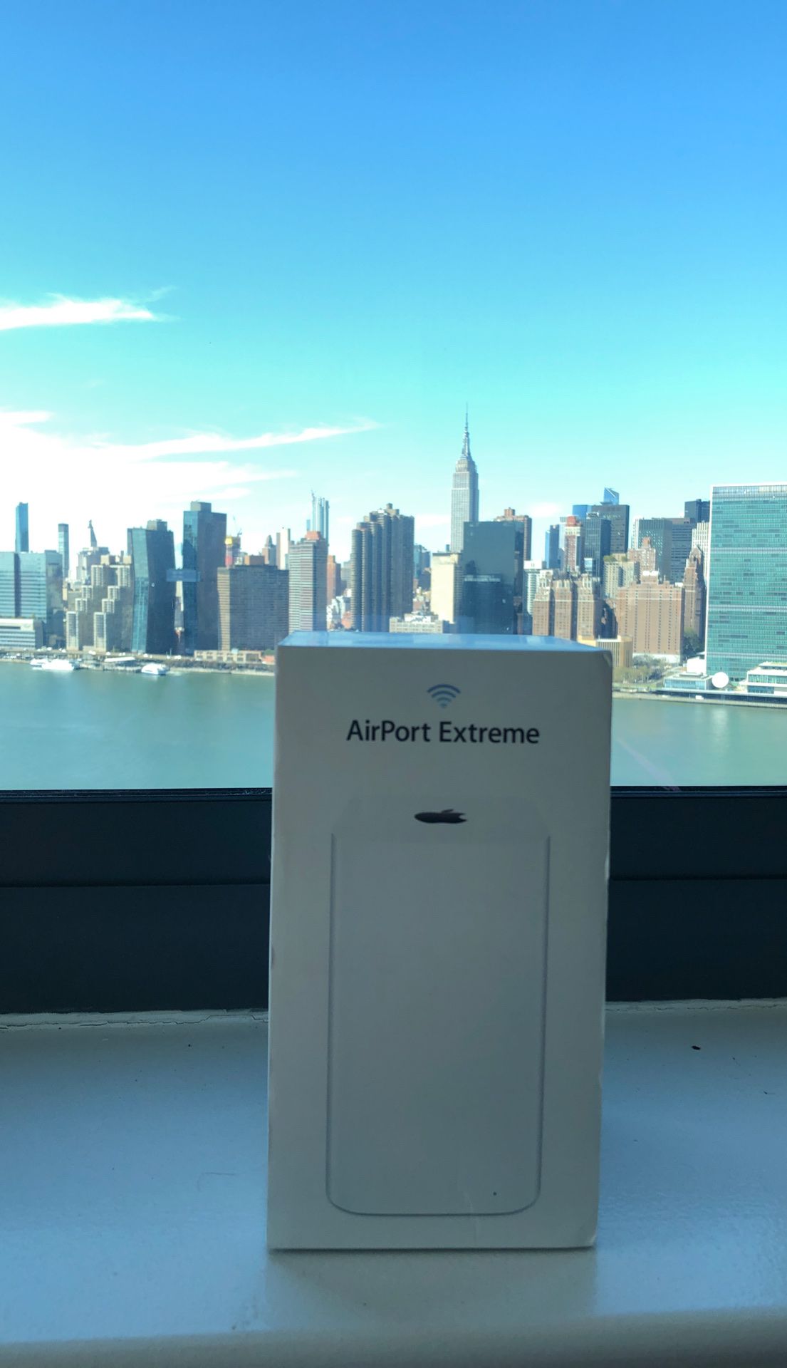 APPLE AIRPORT EXTREME Router A1521 3-PORT GIGABIT WIFI 802.11 AC ROUTER 6th Gen Comes in Original Box with Power Cord & Manual