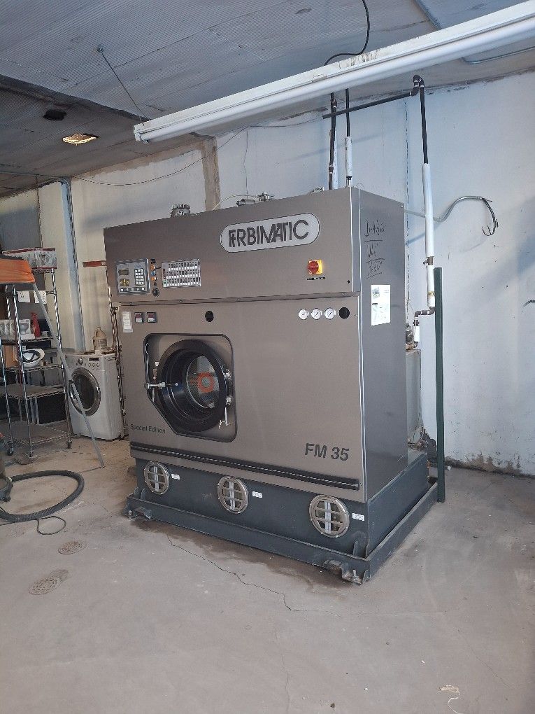 DRY CLEANER MACHINE..