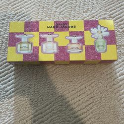 DAISY MARC JACOBS gift Set.  Sealed Brand New