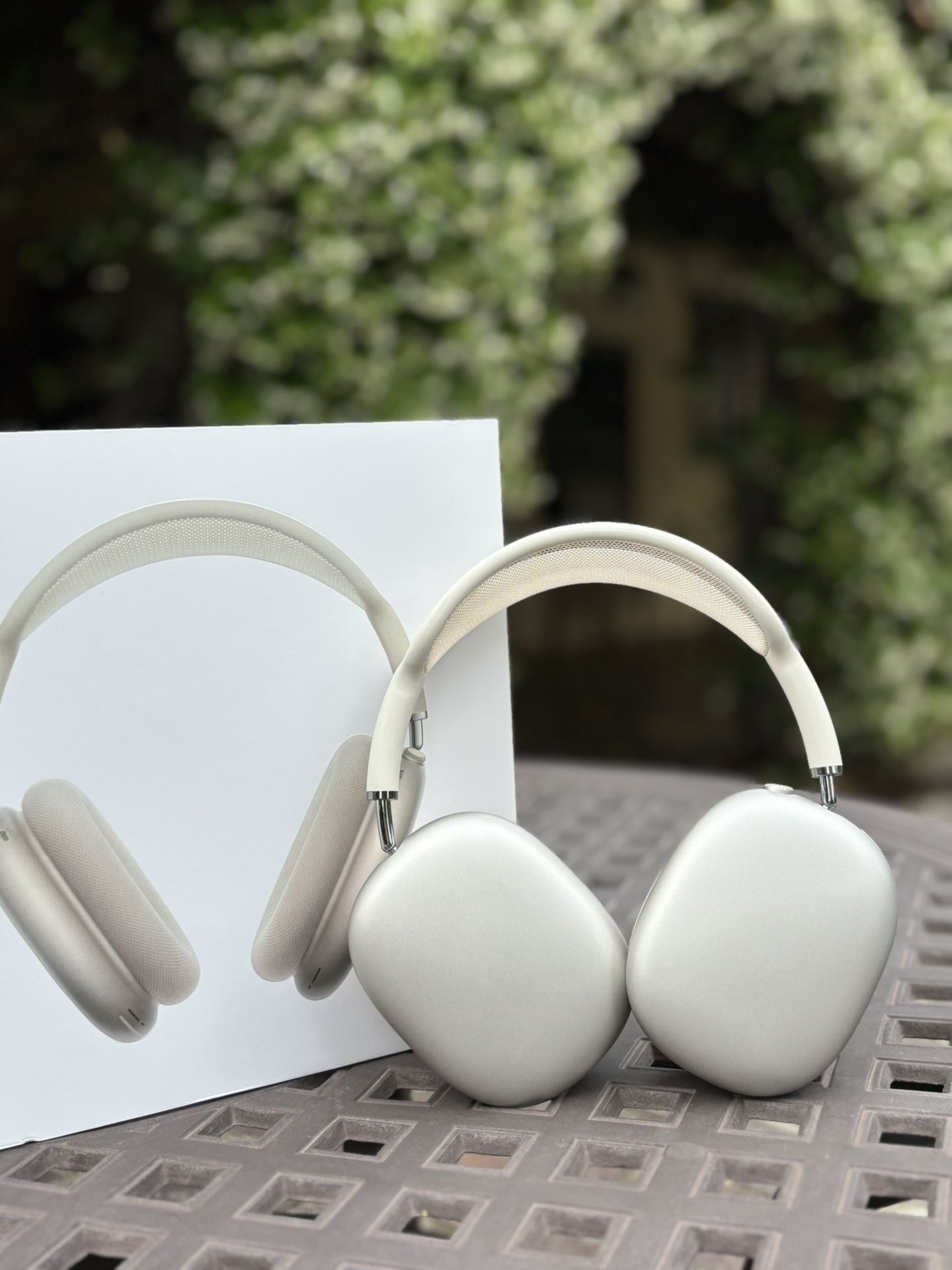 AirPods Max Starlight