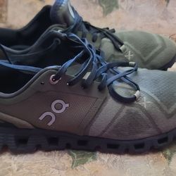 ON SHOES mens Size 7.5 