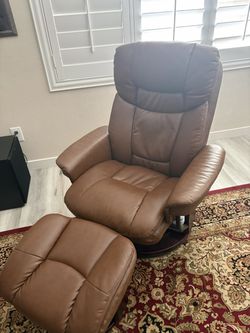 Executive recliner w/ footrest