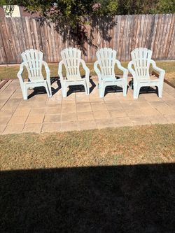 Set of 4 Plastic Adirondack Patio Chairs