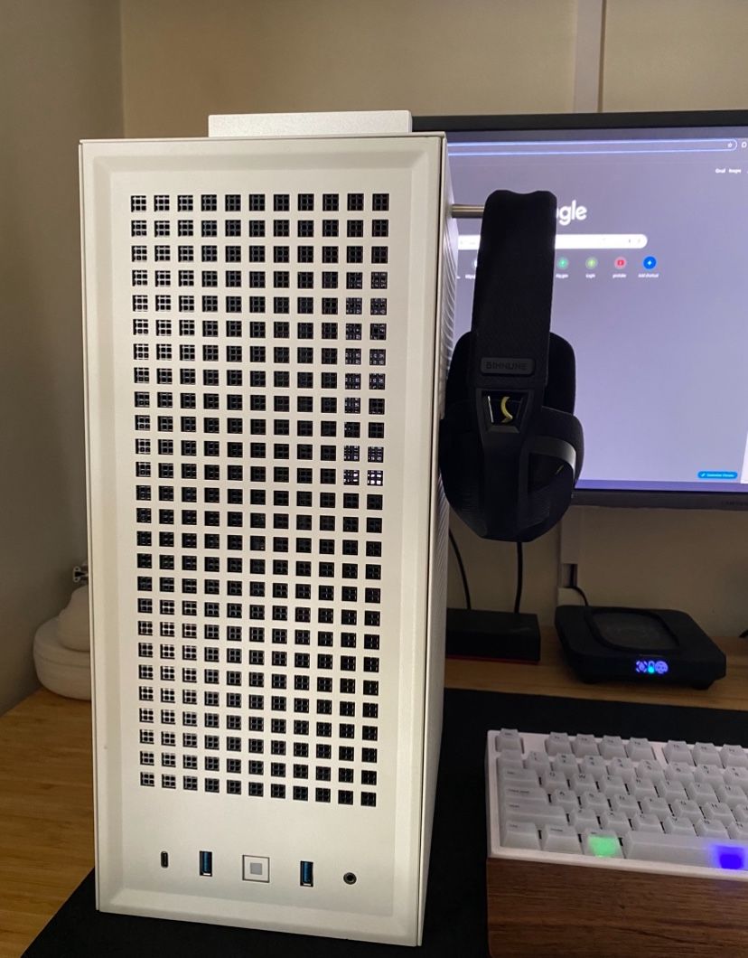 Hyte Revolt 3 white mini itx pc case + aio CPU cooler