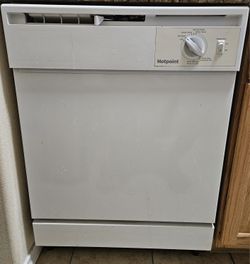 Hotpoint White Dishwasher