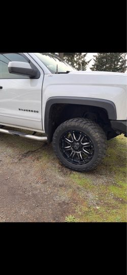 Rims and tires is from Chevy Silverado 1500