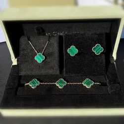 18k yellow gold Van cleef Alhambra style Green Malachite 5 motifs clover shape stone bracelet