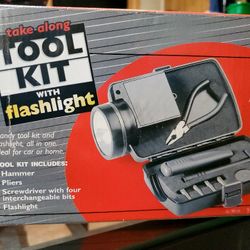TOOL KIT W/FLASHLIGHT