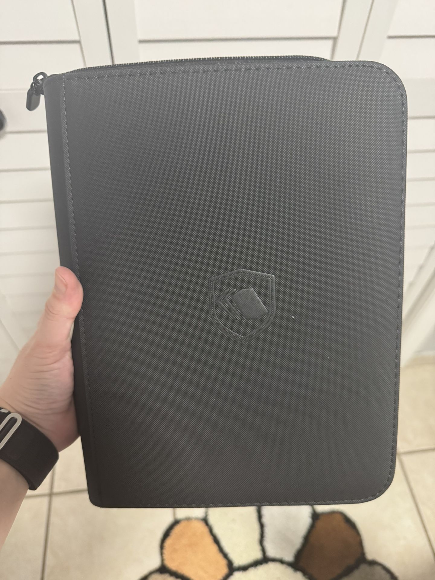 Top Loader Binder. Holds 160 Cards