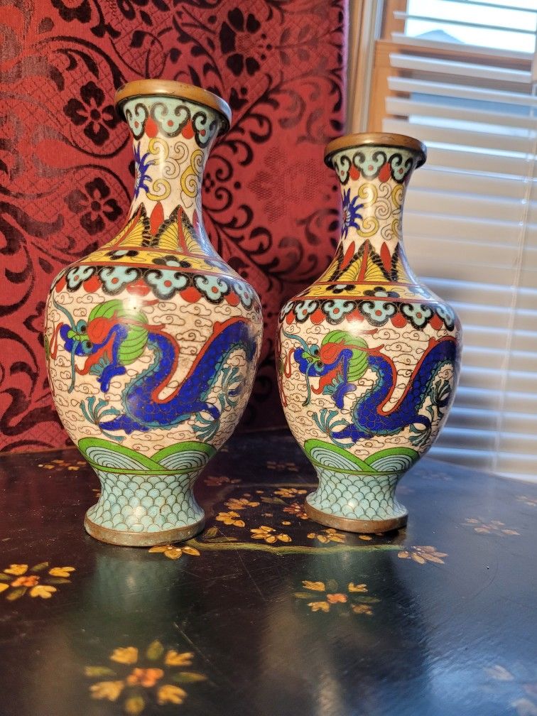 Collectible Chinese Closionne Vases With Dragonsp