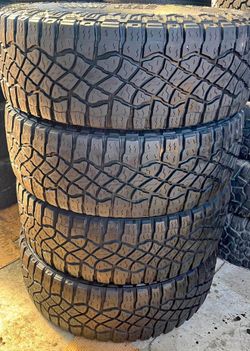 325/65/18 Goodyear vendo un set de llantas usadas excelente condiciones de vida las 4 ✅🤩I am selling a set of used tires, all 4 in excellent living c
