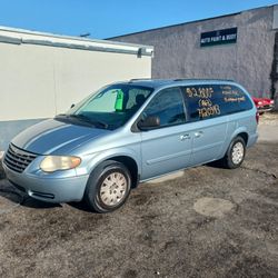 parts for2006 chrysler town country  super nais original paint no accidents 
