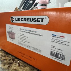 Brand New- Creuset Dutch Oven in Mauve pink