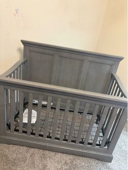 Excellent wood Crib