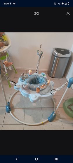 Baby boucer / activity center