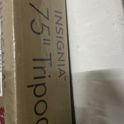 Insignia 75” Tripod Projector Screen