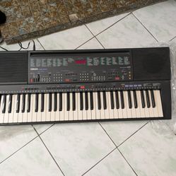 Yamaha Electronic Music Keyboard 