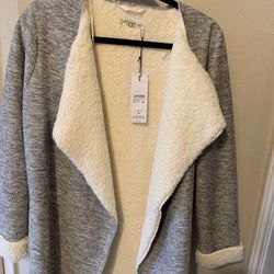UGG Cardigan -medium 