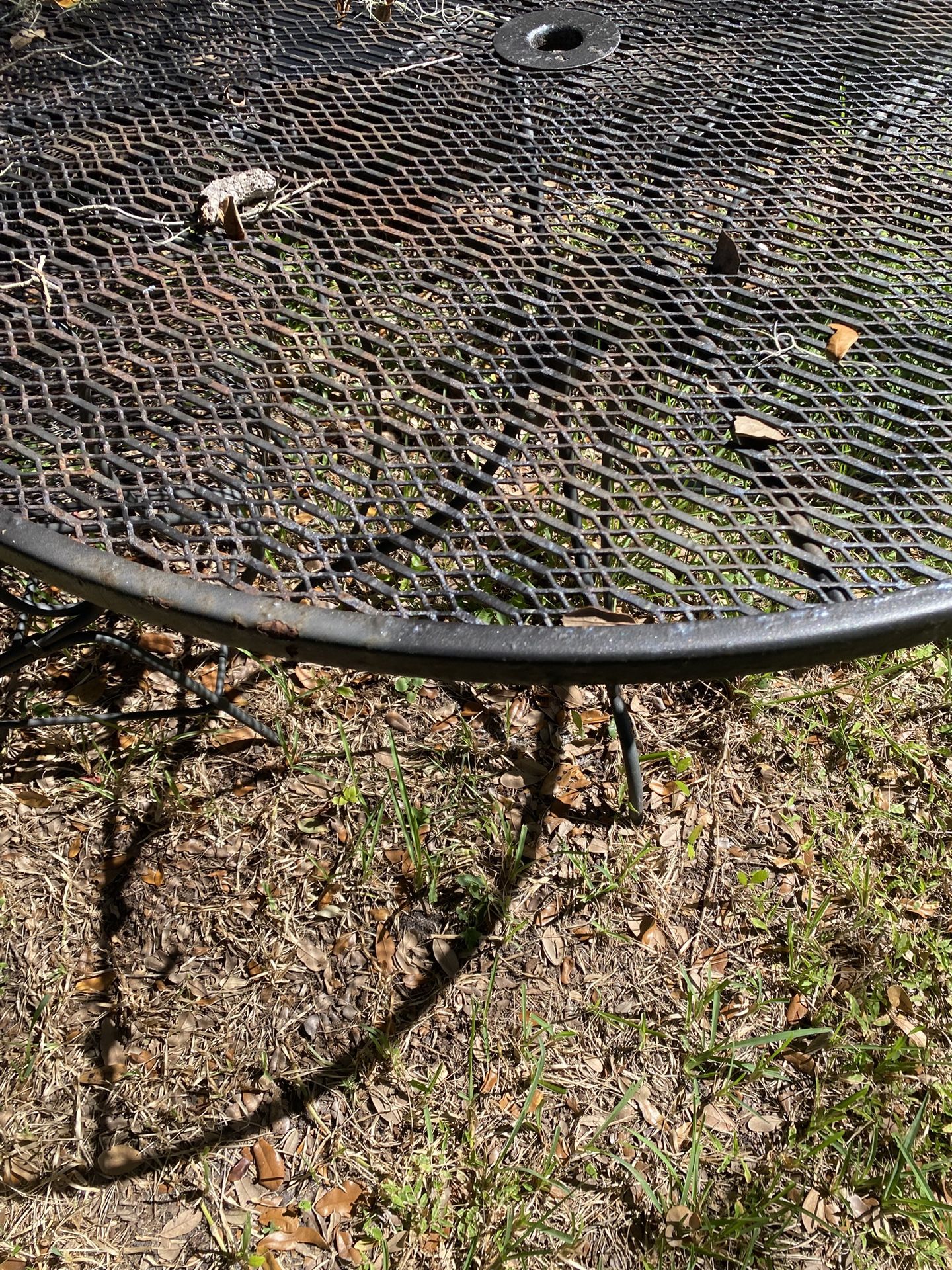 Nice Metal Table And 4 Chairs