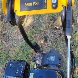 3600 Dewalt Power Washer Gas  Motor Honda 
