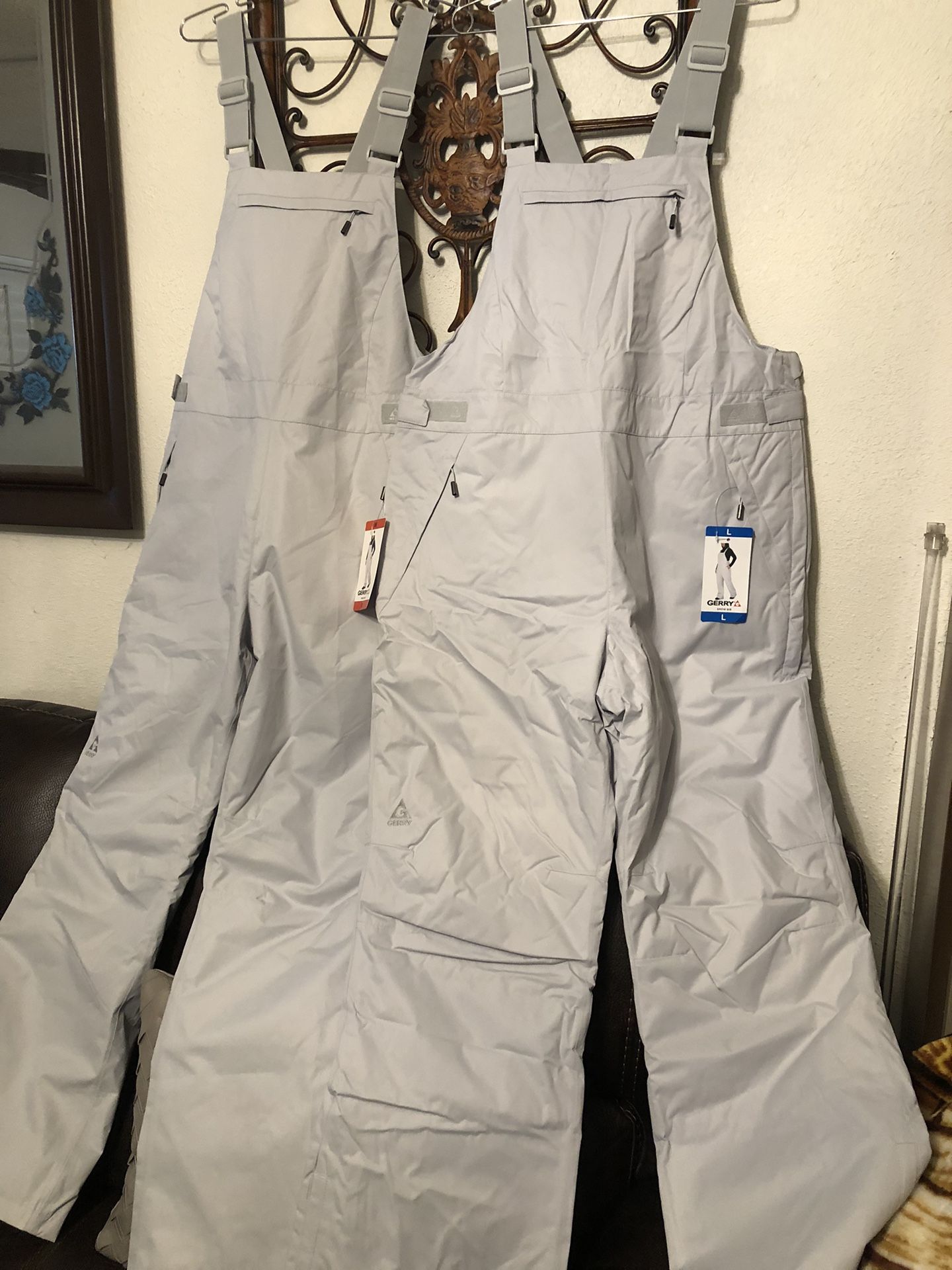 MENS AND WOMENS SNOW BIBS PANTS JACKETS SKI SUITS & BOOTS