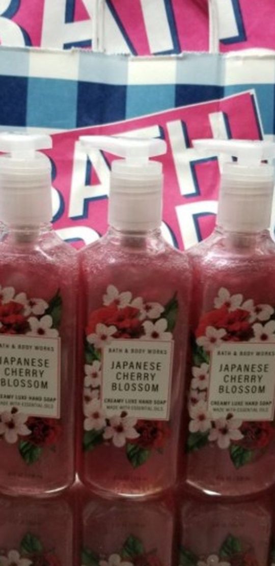 BATH AND BODY WORKS- JAPANESE CHERRY BLOSSOM HAND SOAP