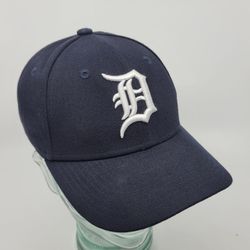 New Era Detroit Tigers The League 9FORTY Youth Adjustable Cap
Youth size for big kids. Would fit adulst as well.
Pre-owned, perfect shape. Please see