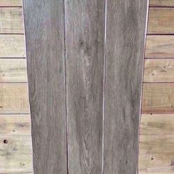 *Sale* TrafficMaster - Taupe Oak 4 MIL x 6 in. W x 36 in. L Peel and Stick Water Resistant Luxury Vinyl Plank Flooring