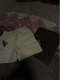 Light oatmeal essential shorts