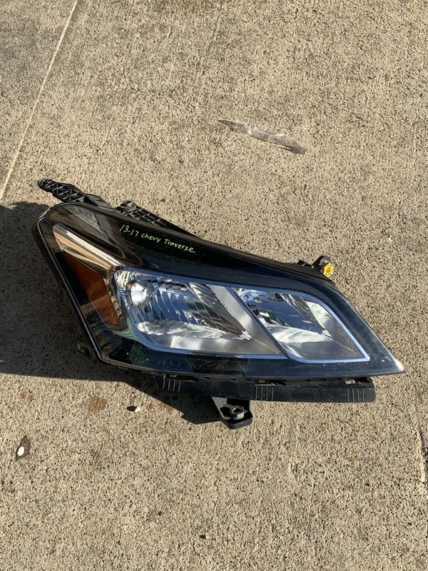 2013 2014 2015 2016 2017 Chevy Traverse Passenger side Headlight OEM