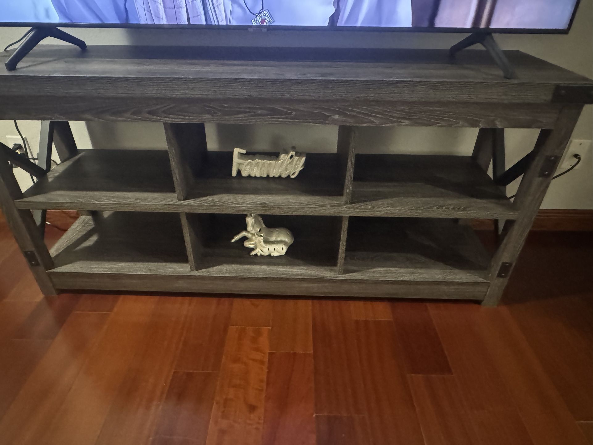 TV Stand / Entertainment Center 