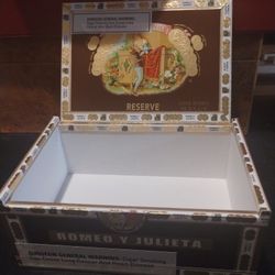 Romeo Y Julieta Reserve Cedar Cigar Box 
