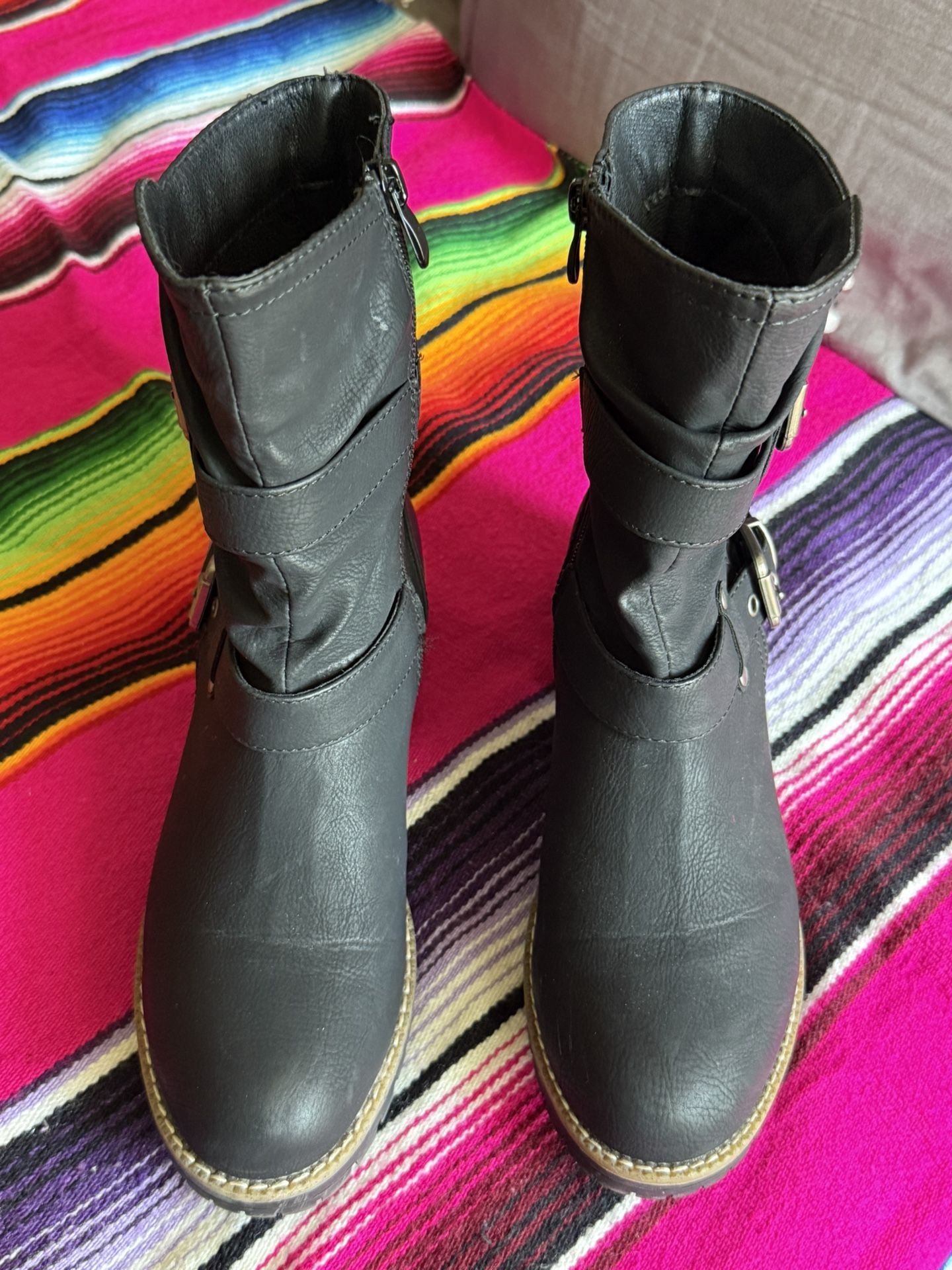 Women's Low Cut Zipper Boot
