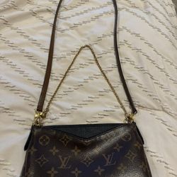 Louis Vuitton Pallas Clutch