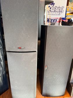Polk Audio two bookshelf plus center channel speaker set