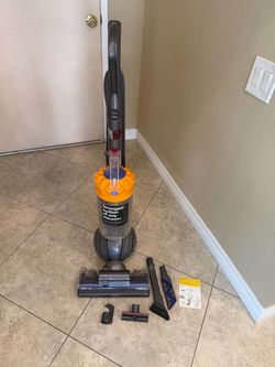 Dyson multi floor w/ attachments::: read description